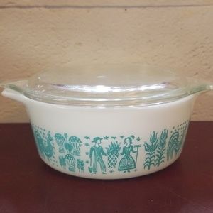 1/2 Qt White & Blue Dish with Lid Pyrex